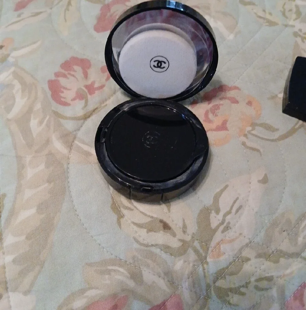 CHANEL Black Compact Cream Case with White Logo Puff Preowned